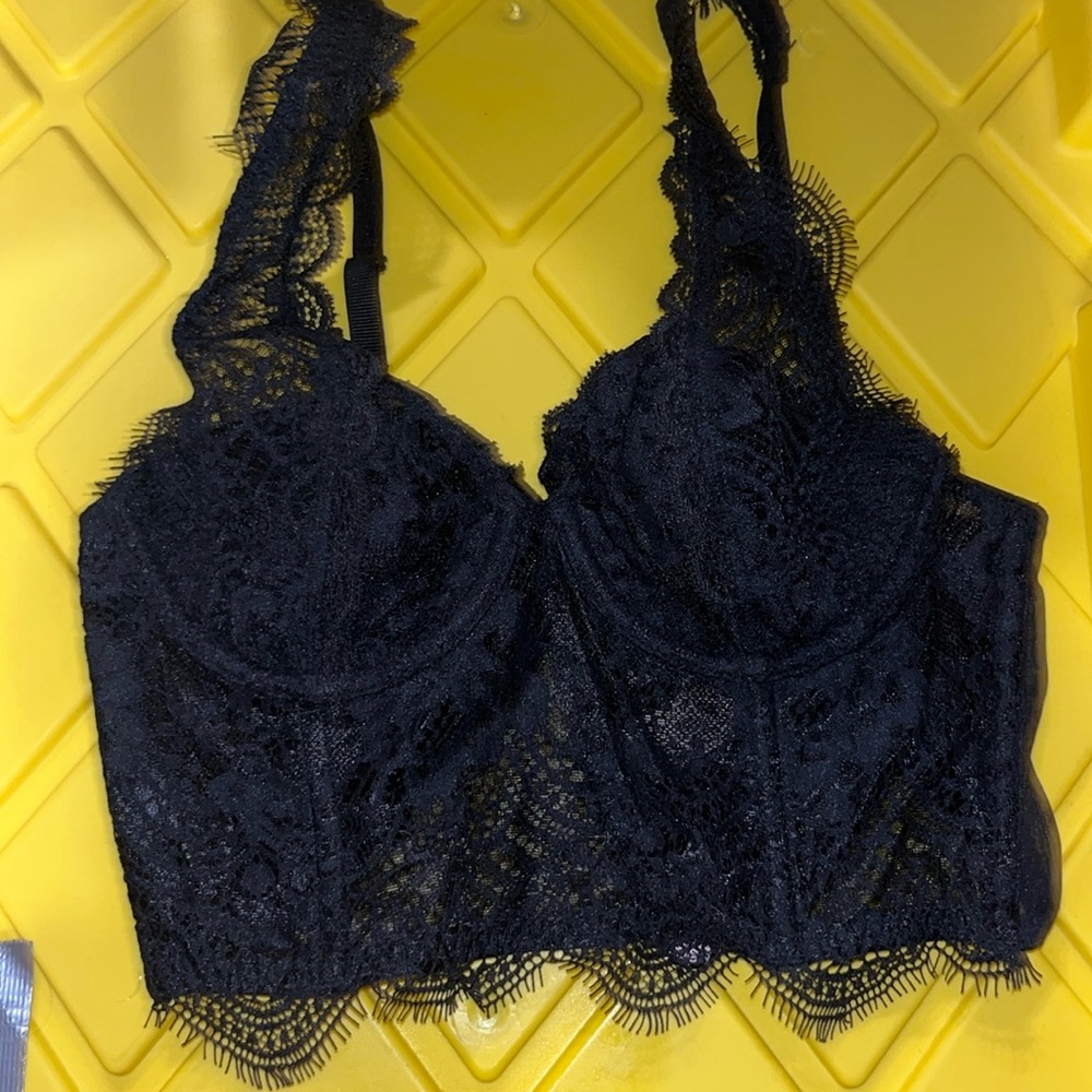 NWT- VICTORIAS SECRET unlined long line black lace 32B dream angels bra